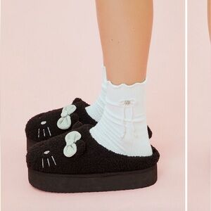 Black hello kitty slippers